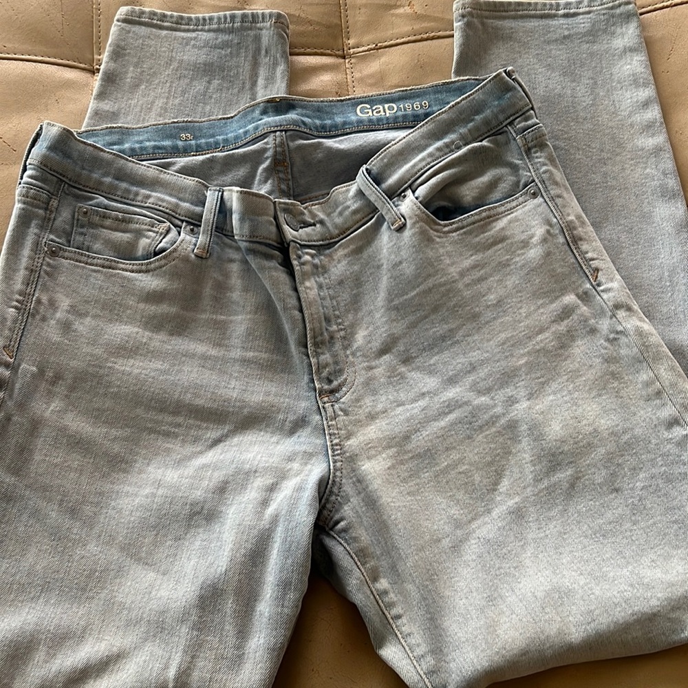 Gently worn light Demi stone wash gap jeans size 33 regular